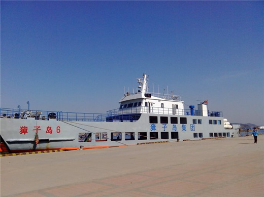 广鹿岛旅游之乘客船在海上